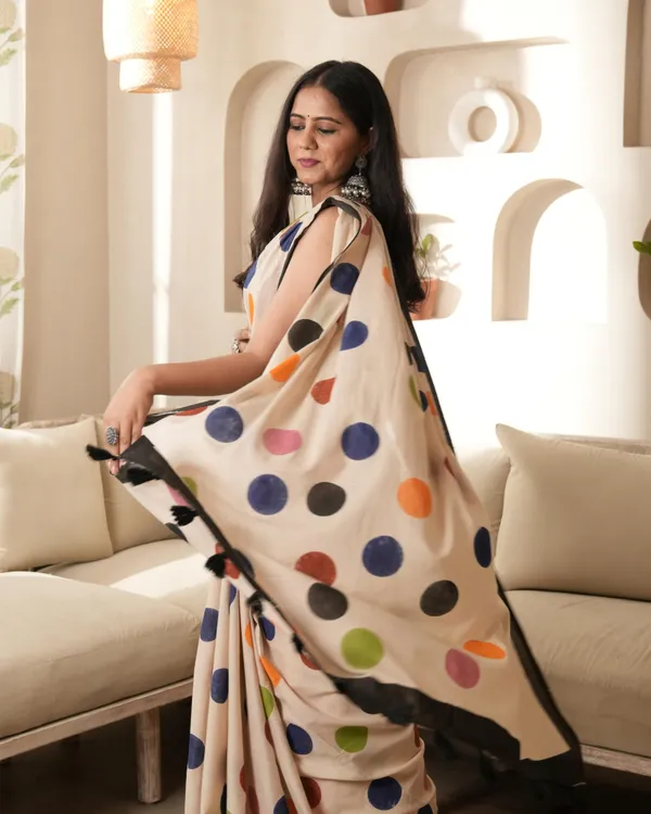 Ivory_Cotton_Color_Polka_Dot_Printed_Mul_Saree_With_Tassels_For_Women